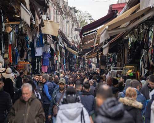 台面石材弄上水泥怎么去除，清洁阿姨快速还原变新大理石