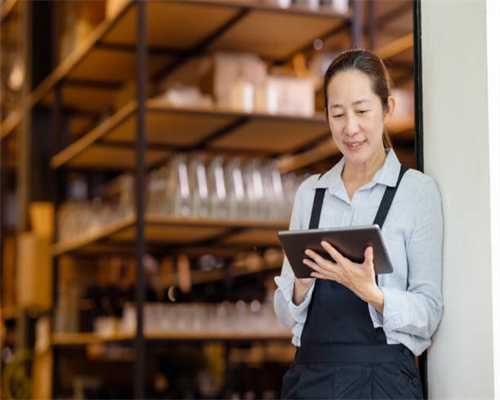 郑州古玩市场生意走下坡路商户吃凉拌萝卜 曾是富翁培养地