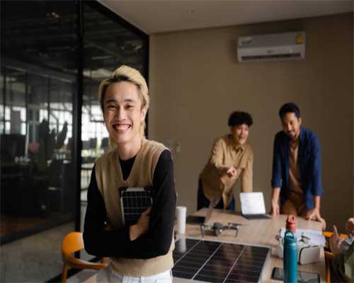 张兰被曝曾是“北京夜总会妈妈桑”，为小姐出头，被客人拿枪顶头