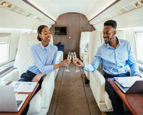 宁波一小区12楼起火浓烟滚滚！现场两个身影匍匐前进！这张照片太心疼…