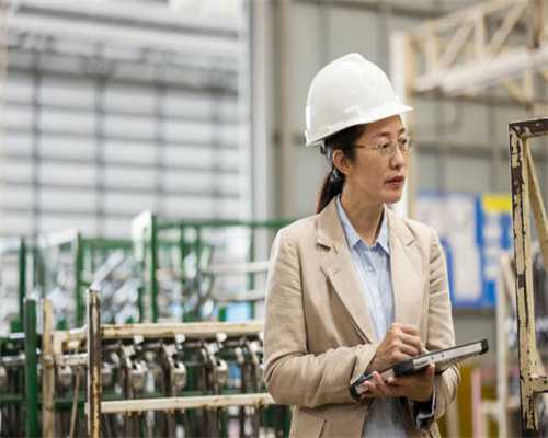 一个“地后”，一个“宅龙”，两人出场都不多，为何是这样封号？