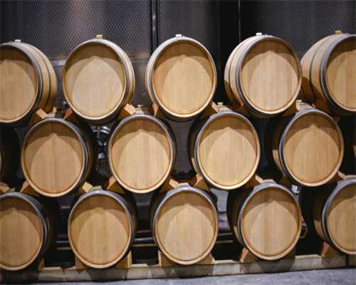 全屋定制家具，多处尺寸错误！这个连锁品牌被投诉「新闻三剑客」