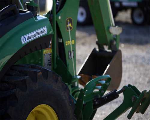 解答歌词中的疑惑，“一条大河波浪宽”是哪条河？有个老人是谁？