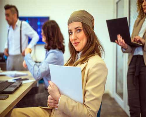 贵州省册亨县总工会赴基层为先进企事业单位授牌