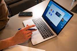 故事：少年为了修炼迅速，决定孤身进入后山修行